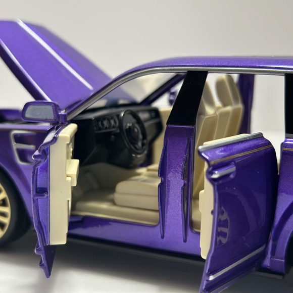 1:24 rolls royce cullinan mansory Diecast with LED HEADLIGHT & TAILLIGHT Purple - Picture 8 of 10